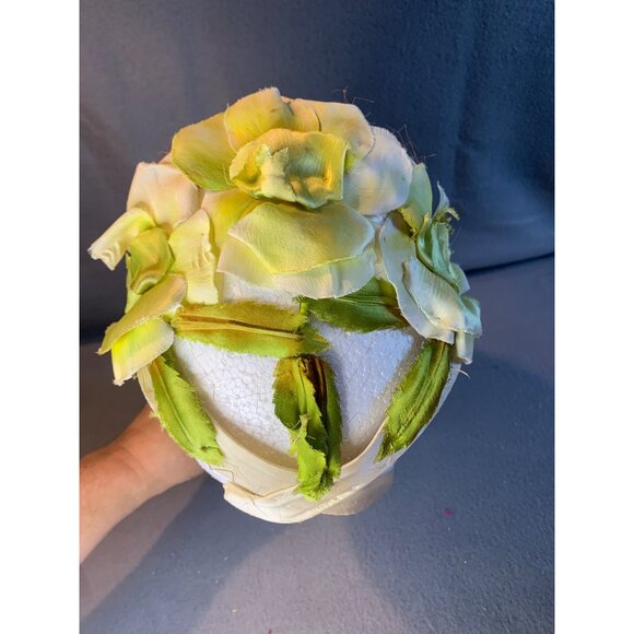 Ladies Green and Ivory Silk Flowers Hat Vintage - Picture 3 of 10